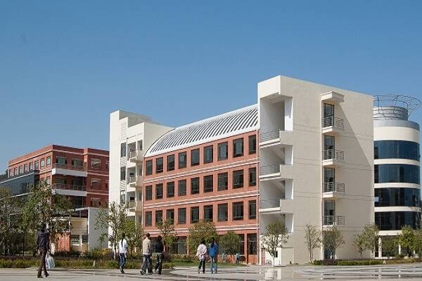 Hubei Polytechnic University Campus Life